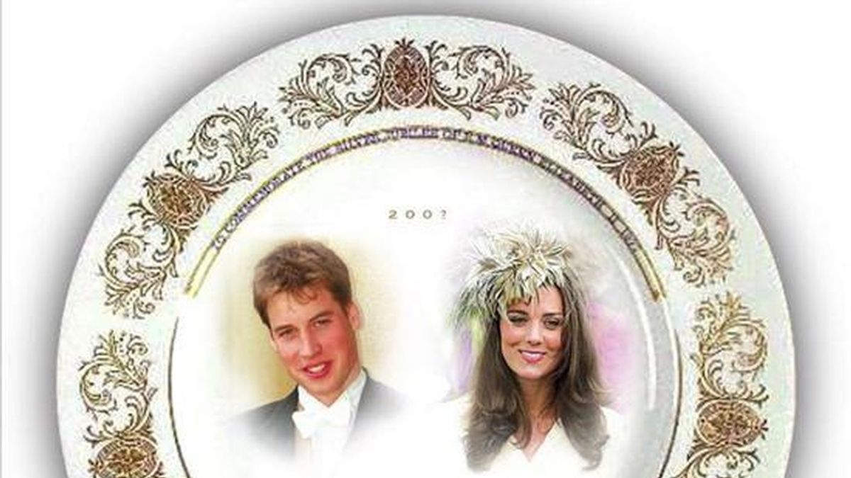 Foto de archivo del 11 de noviembre de 2006, de la firma británica de venta al por menor, Woolworths, que presentó en esa fecha una serie de "regalos para la boda" del príncipe Guillermo de Inglaterra y su novia Kate Middleton. EFE/Archivo