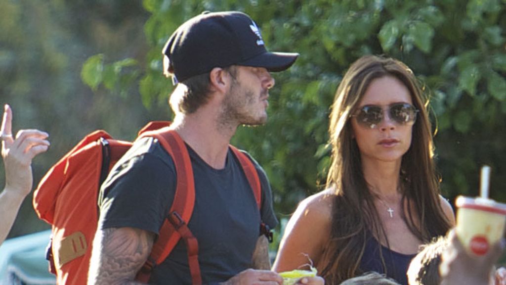 Los Beckham se lo pasan pipa en Disneyland mientras Victoria no cambia el gesto