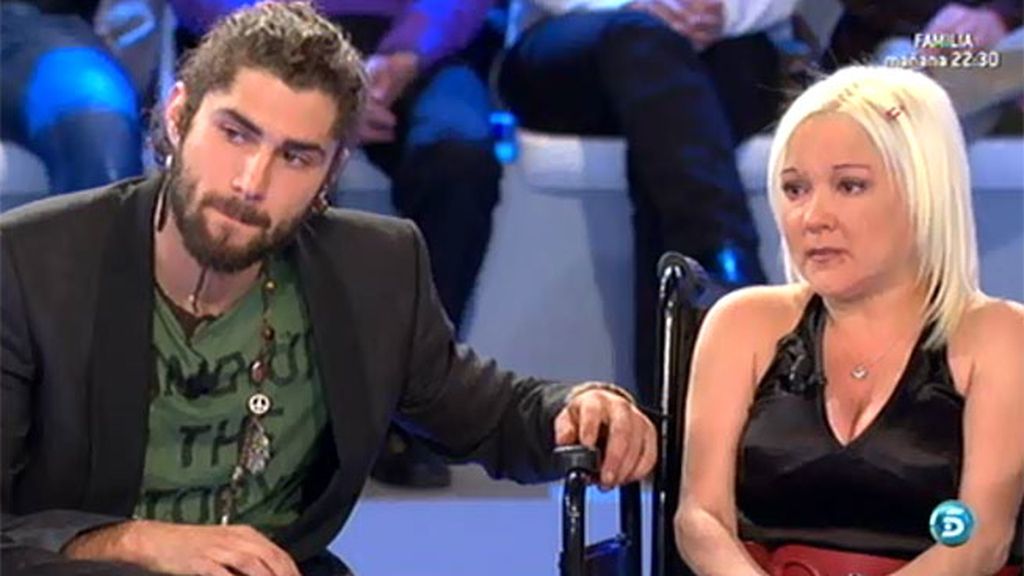 El grupo andaluz ha dedicado a Judith y su hermana el tema 'Tus muletas'