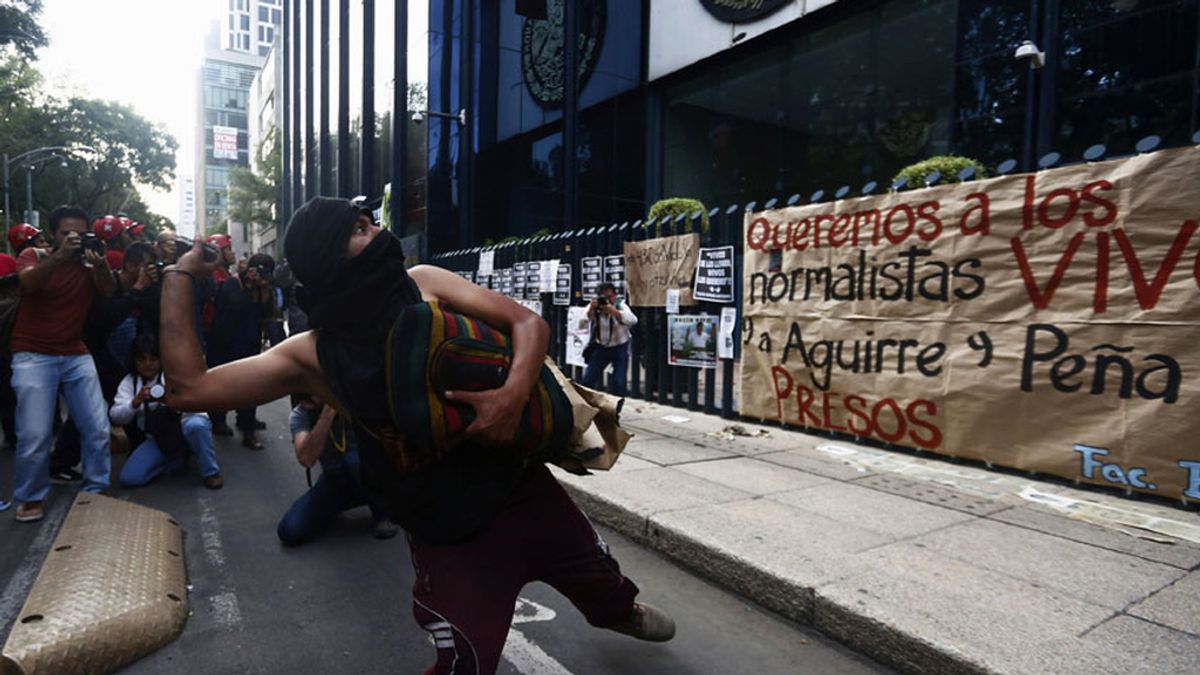 Protestas en Guerrero en apoyo a los estudiantes desaparecidos