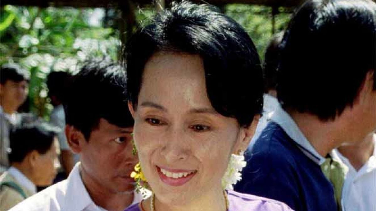 Aung San Suu Kyi en noviembre de 1995