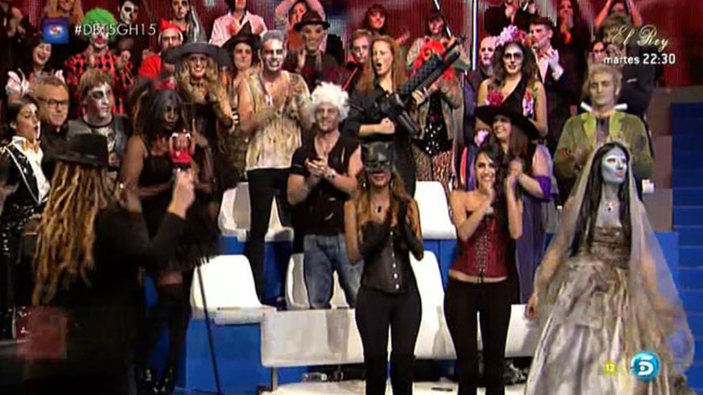 Las gradas del debate celebran Halloween
