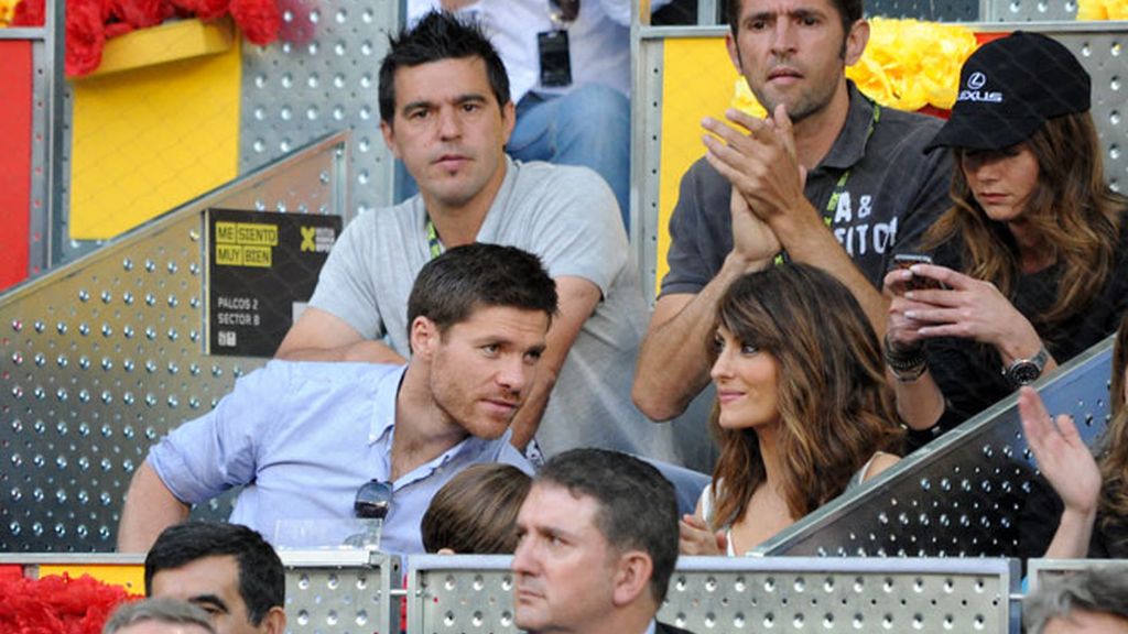 Xabi Alonso lleva a su hijo Jon al tenis y Cristiano va sin Irina