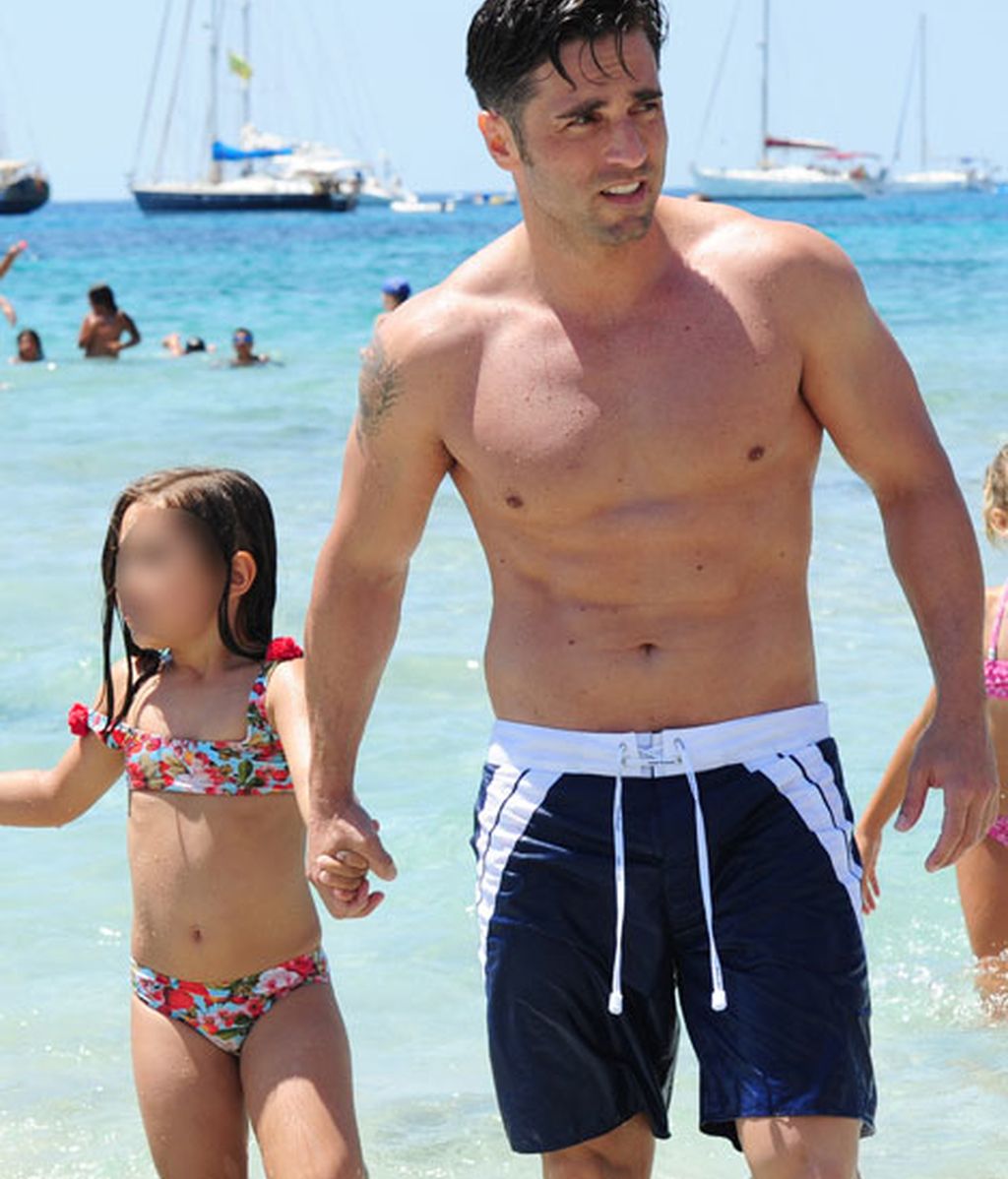 Paula y Busta aterrizan en Ibiza