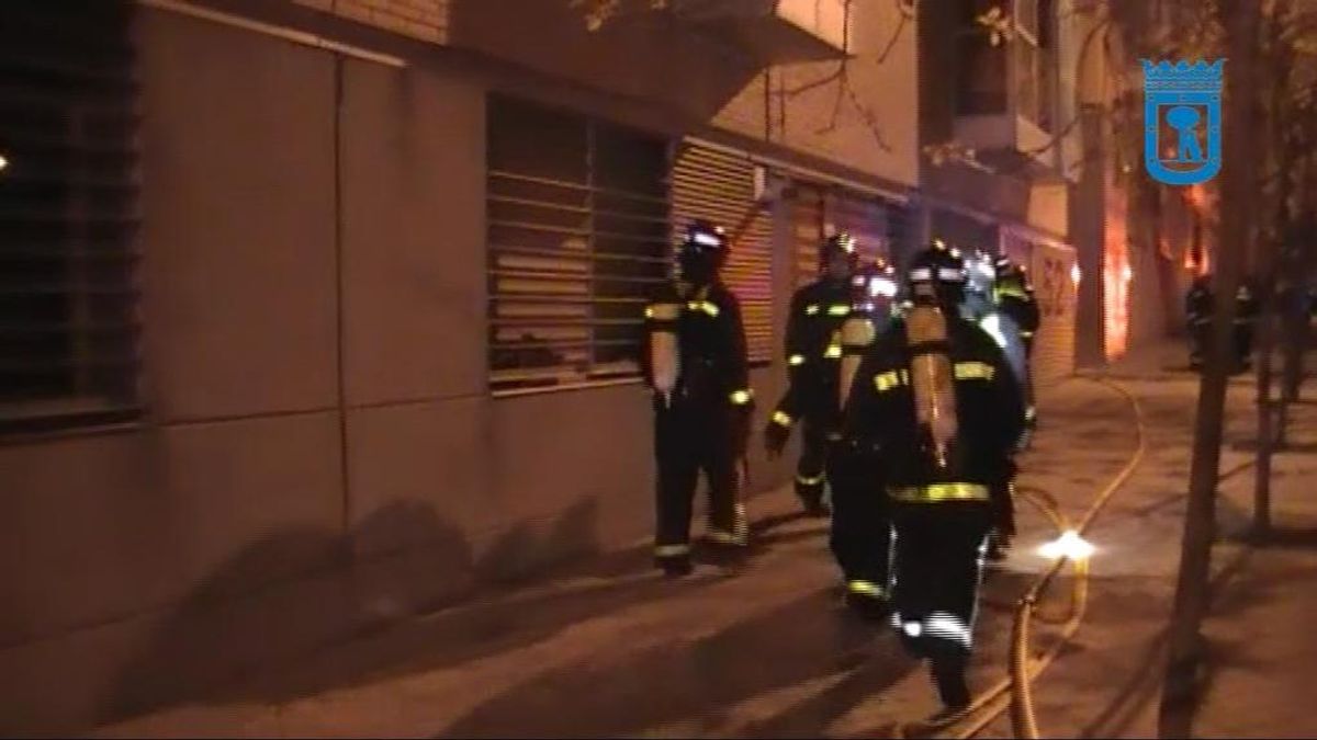 Un incendio en un edificio de Villaverde deja 17 heridos y 80 evacuados