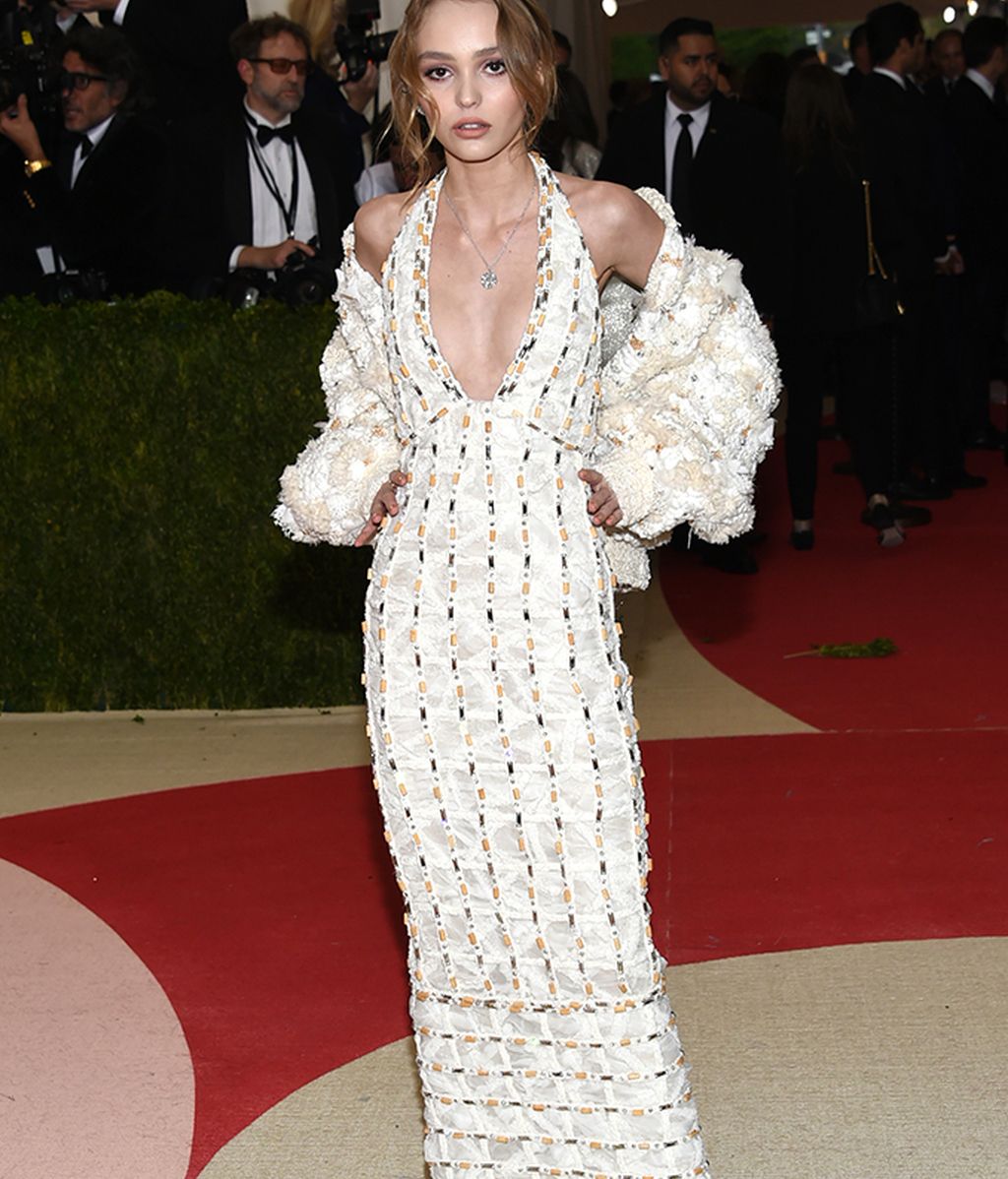 Lily Rose Depp vestida de Chanel