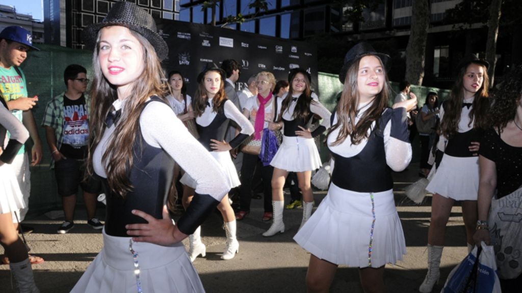 Las majorettes hicieron una aparición estelar en la Shopping Night Intenz Diagonal