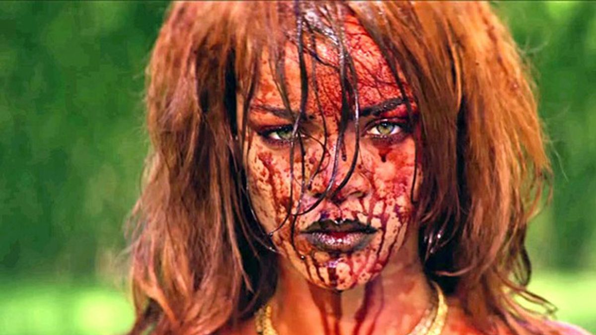 Rihanna, desnuda y bañada en sangre en su nuevo videoclip