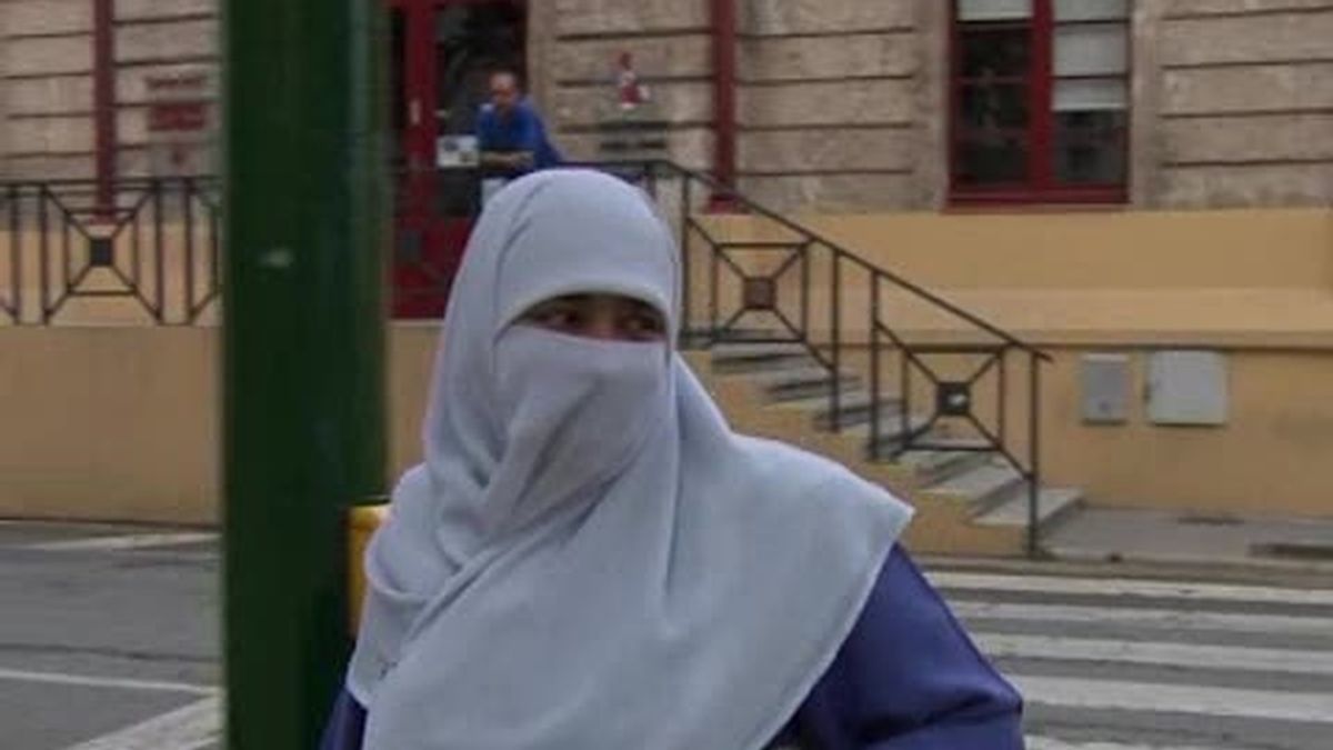 Tarragona y Barcelona también prohíben el uso del 'burka' en espacios públicos