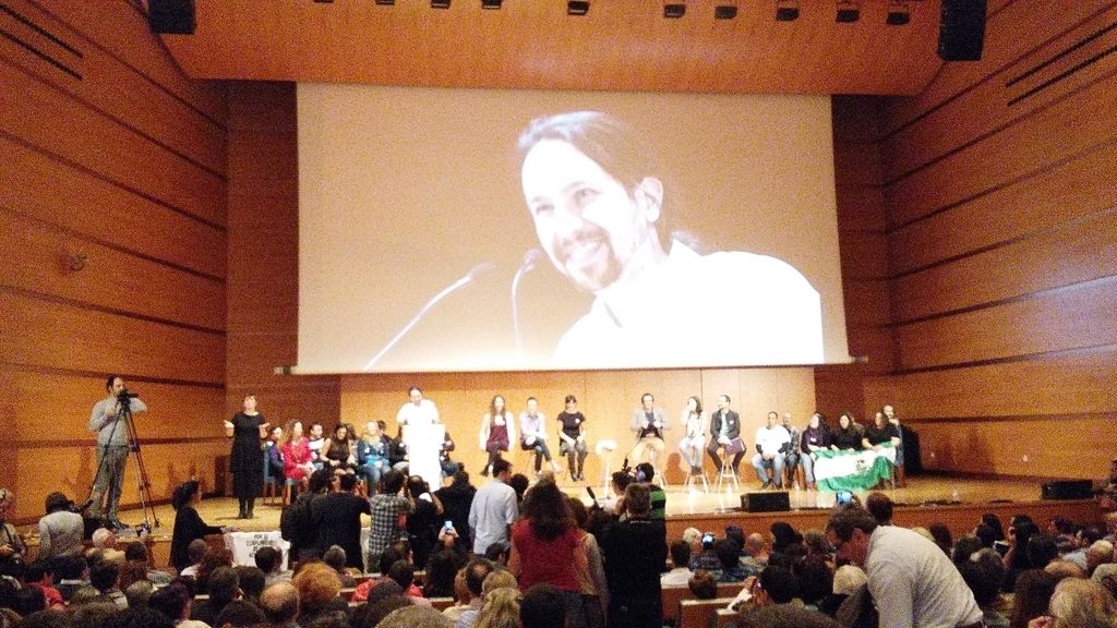 Entrada de Iglesias y su equipo al pabellón