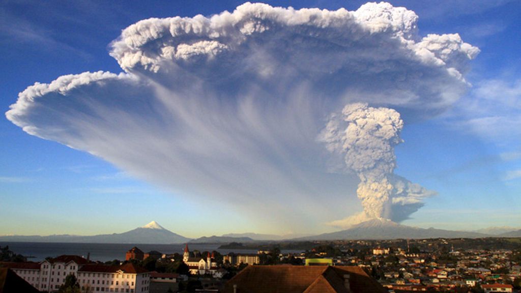 El volcán Calbuco, entra en erupción
