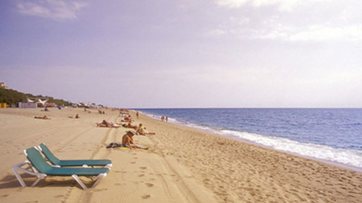 Reabiertas las playas de Premià y Masnou tras prohibir el baño por tres tiburones