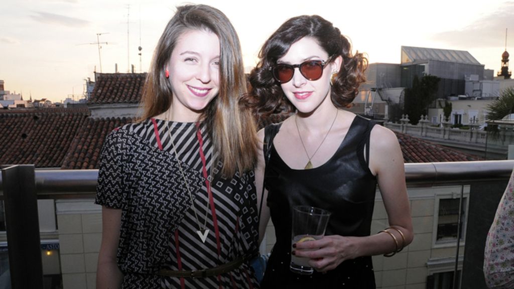 Isabel Blanco junto a Brianda Fitz-James, más guapa que nunca con un look de lo más ochentero