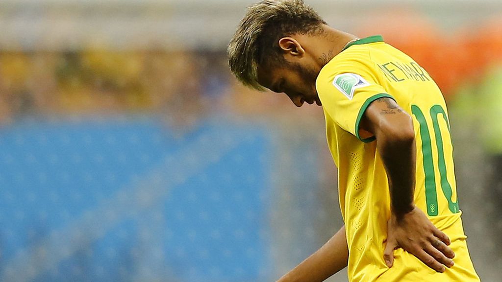 Se retiró con la mano como calmante en la zona de su lesión