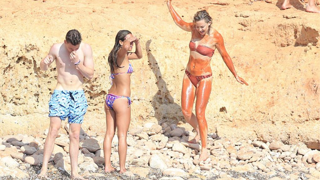 Kate Hudson, baño de barro en Formentera