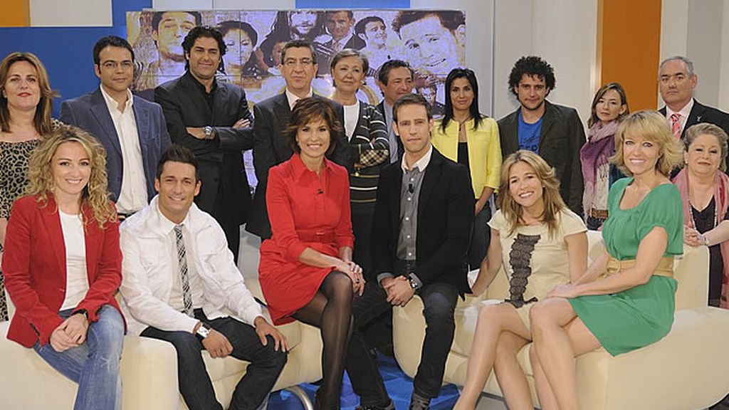 Concha García Campoy y parte de su equipo