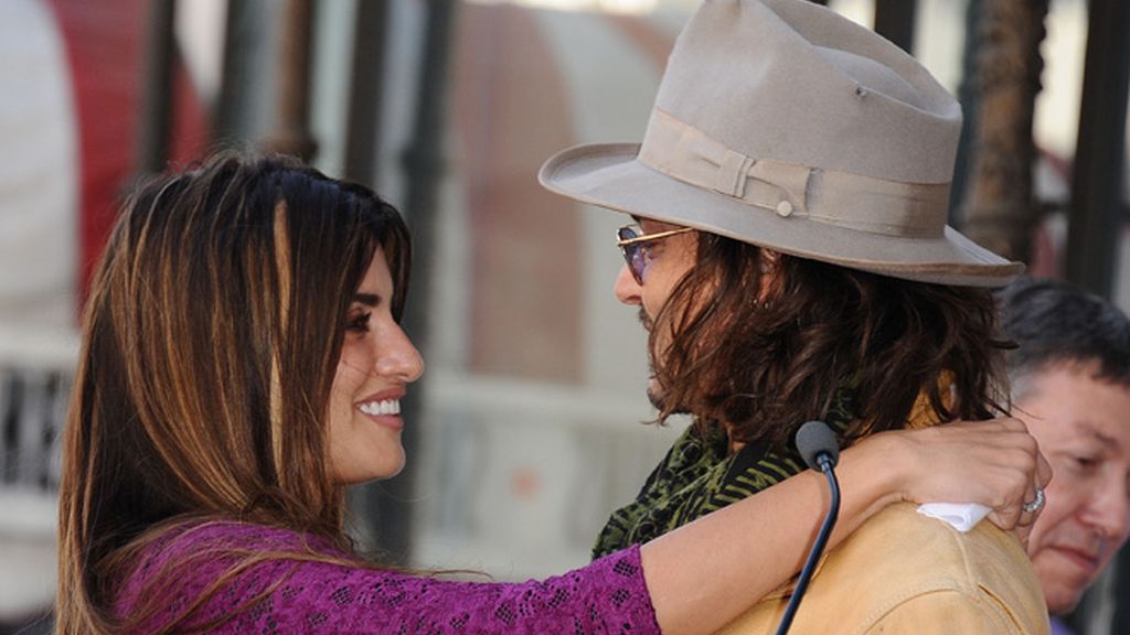 Penélope Cruz recibe su estrella de la fama sin Leonardo