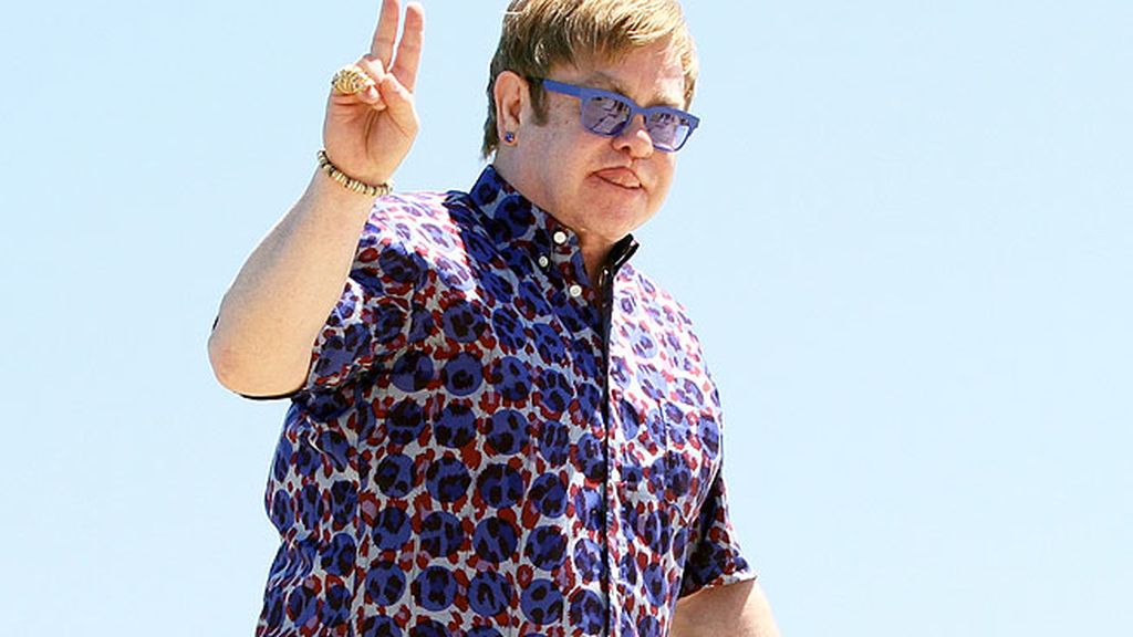 Elton John, paz y amor en Saint Tropez