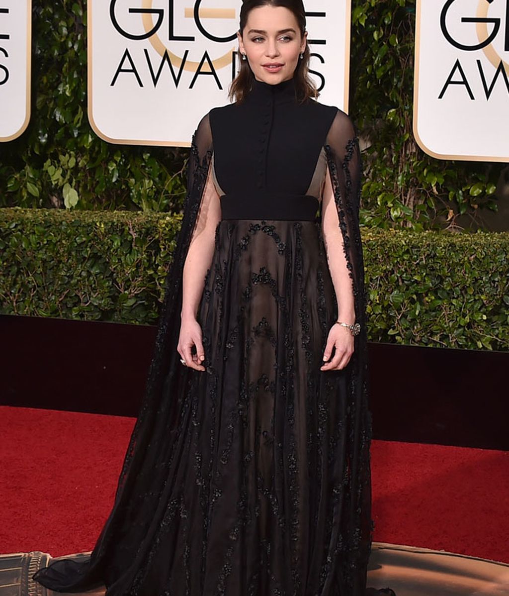 Emilia Clarke vestida de Valentino