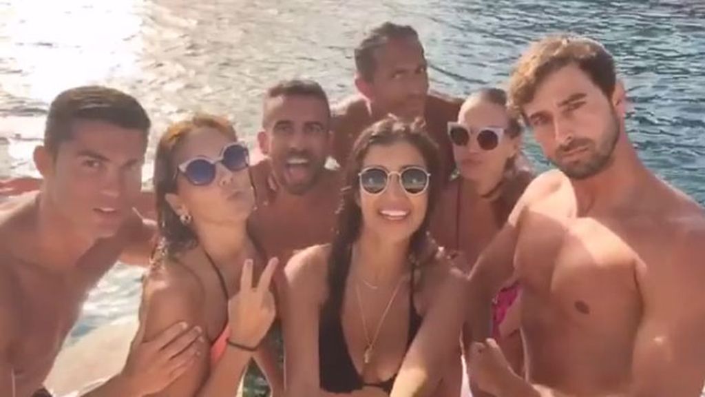 Se recupera de su lesión con su inseparable Ricardo Regufe y compañía