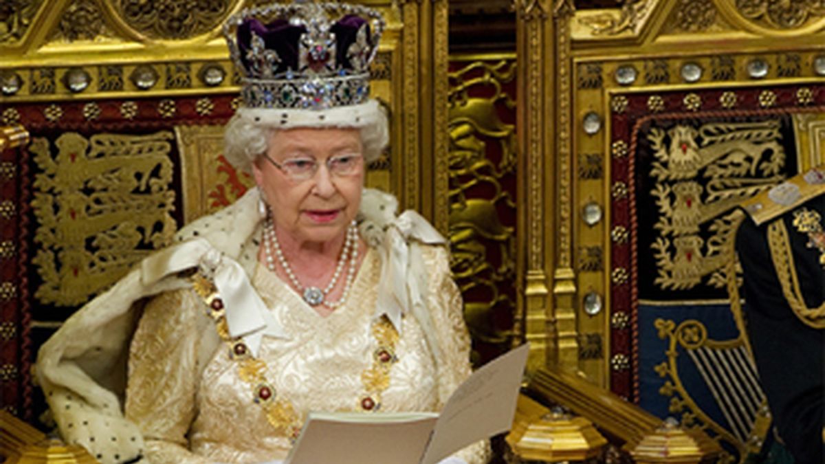 La Reina Isabel II inaugura el Parlamento británico