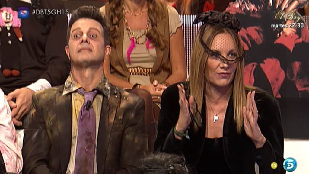 Las gradas del debate celebran Halloween