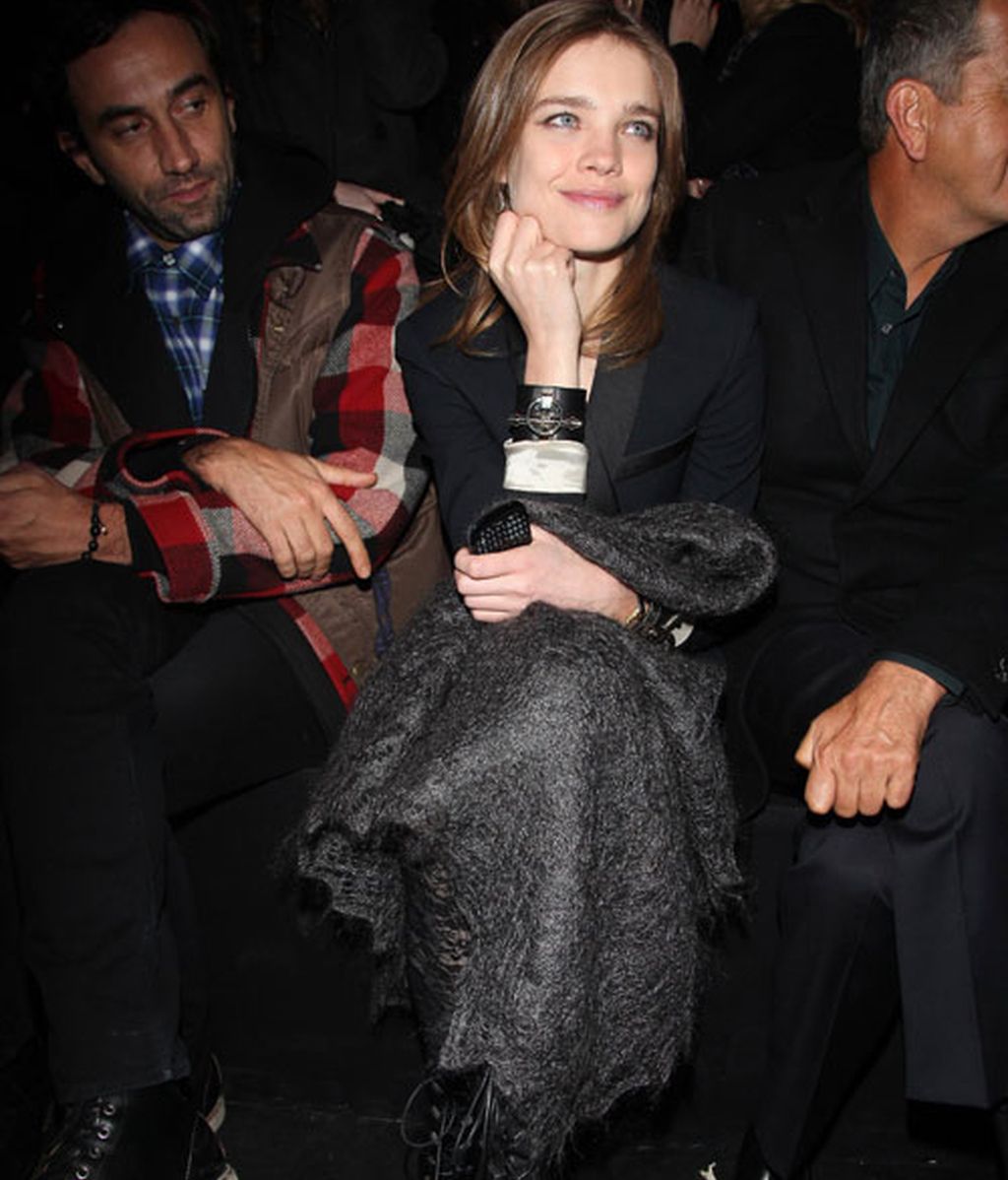 Carlota Casiraghi y Kate Moss, de risas en el desfile parisino de Etam