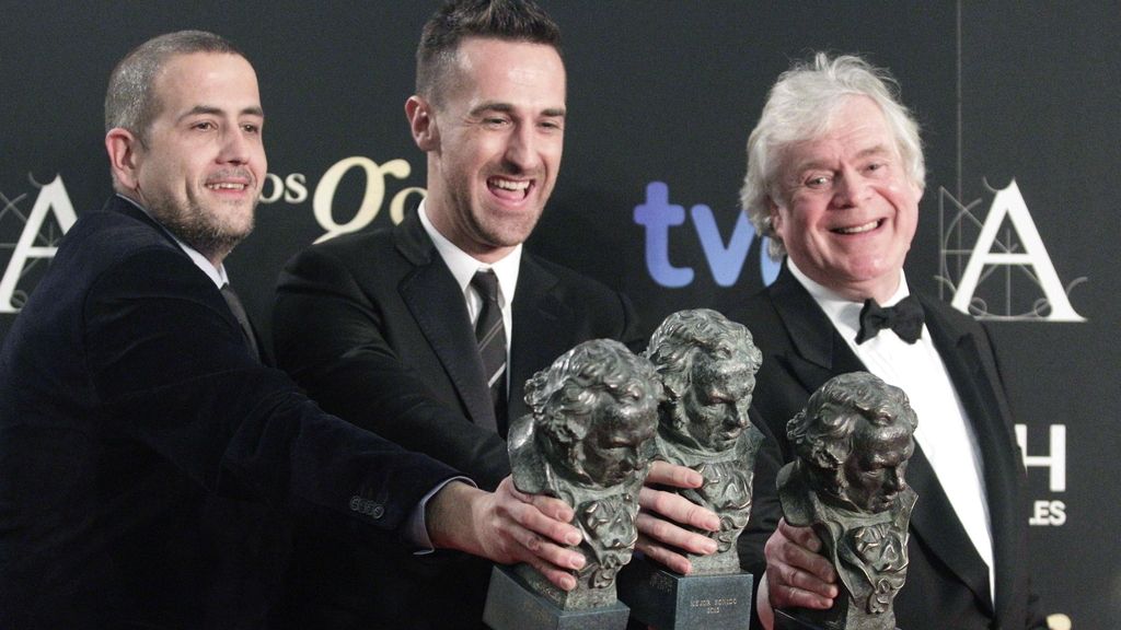 Marc Orts (i), Oriol Tarragó (c), y Peter Glossop (d) ,Goya al mejor sonido por su trabajo en 'Lo imposible'