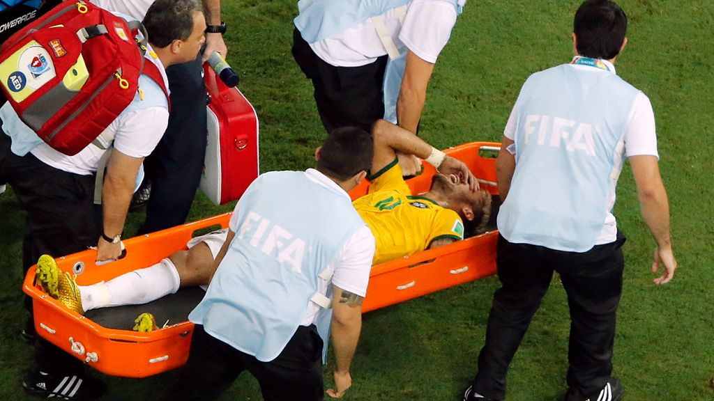 El '10' de Brasil acabó siendo retirado por lesión