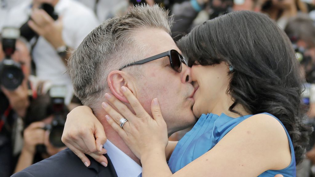 Alec Baldwin y su mujer, como recién casados
