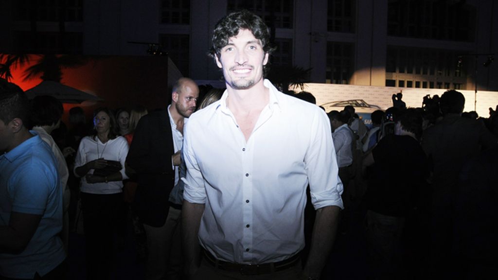 El ex nadador Felipe López no quiso perderse la fiesta playera que organizó Bombay Sapphire en pleno Madrid