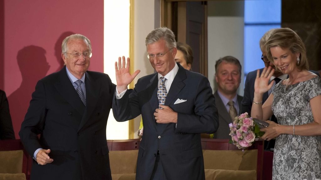 Risas y complicidad entre Alberto de Bélgica y su hijo, que hoy será coronado