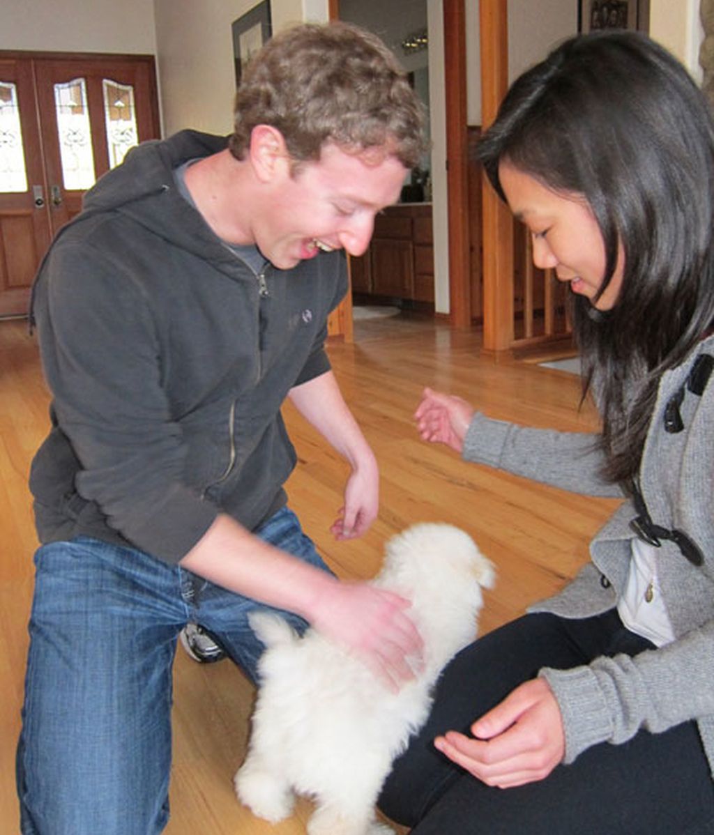Zuckerberg tiene corazón y un perrito (del que es fan)