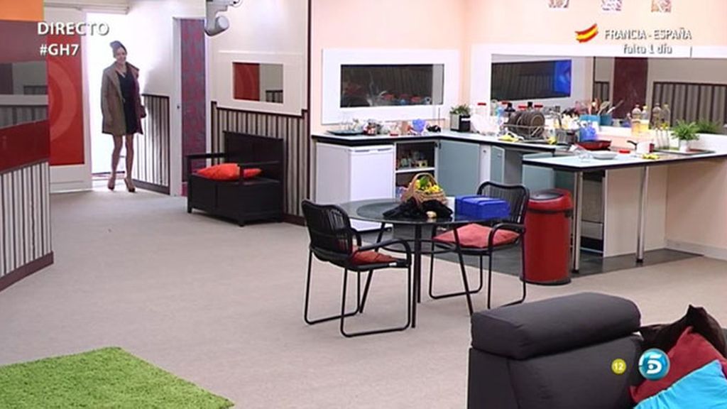 Concursantes y profesoras de musical