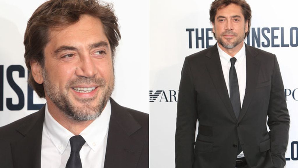 Bardem optó por un traje chaqueta negro y camisa blanca