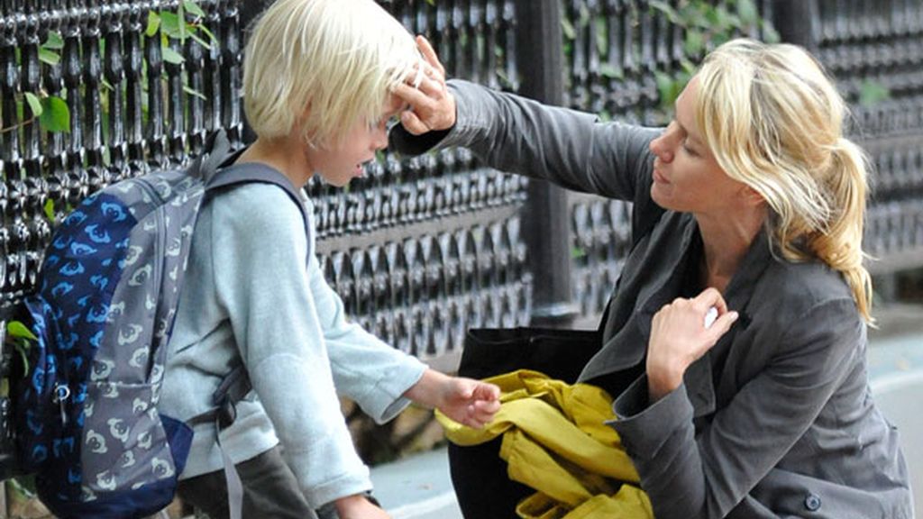 Naomi Watts es toda una madraza