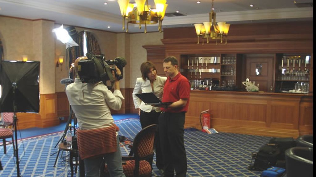 Nada más llegar, Gerry McCann quiso enseñarme un DVD muy emotivo para él sobre el tercer año sin Madeleine