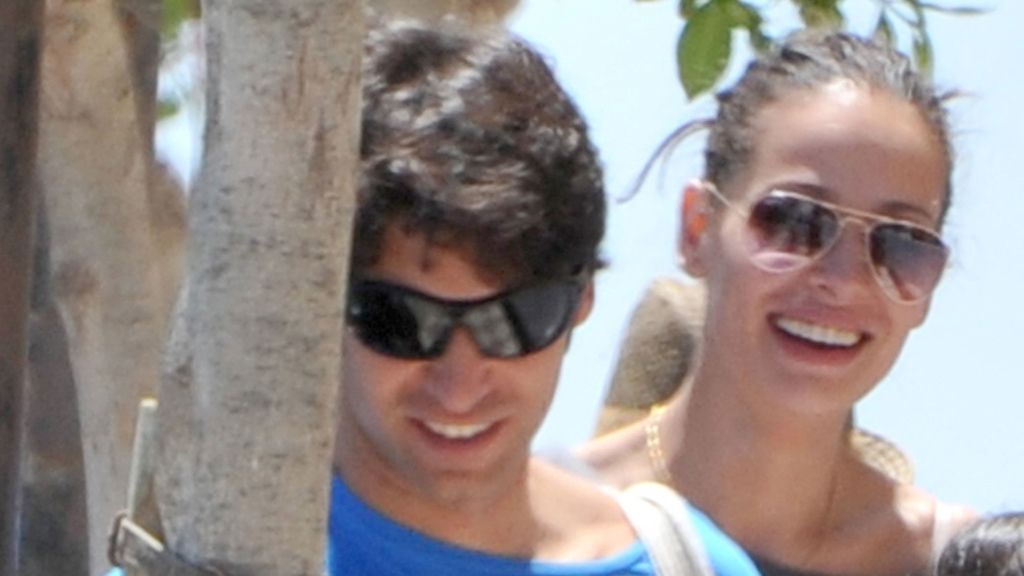 Eva González y Cayetano Rivera pasan de Ibiza y se 'llevan' su amor a Cádiz