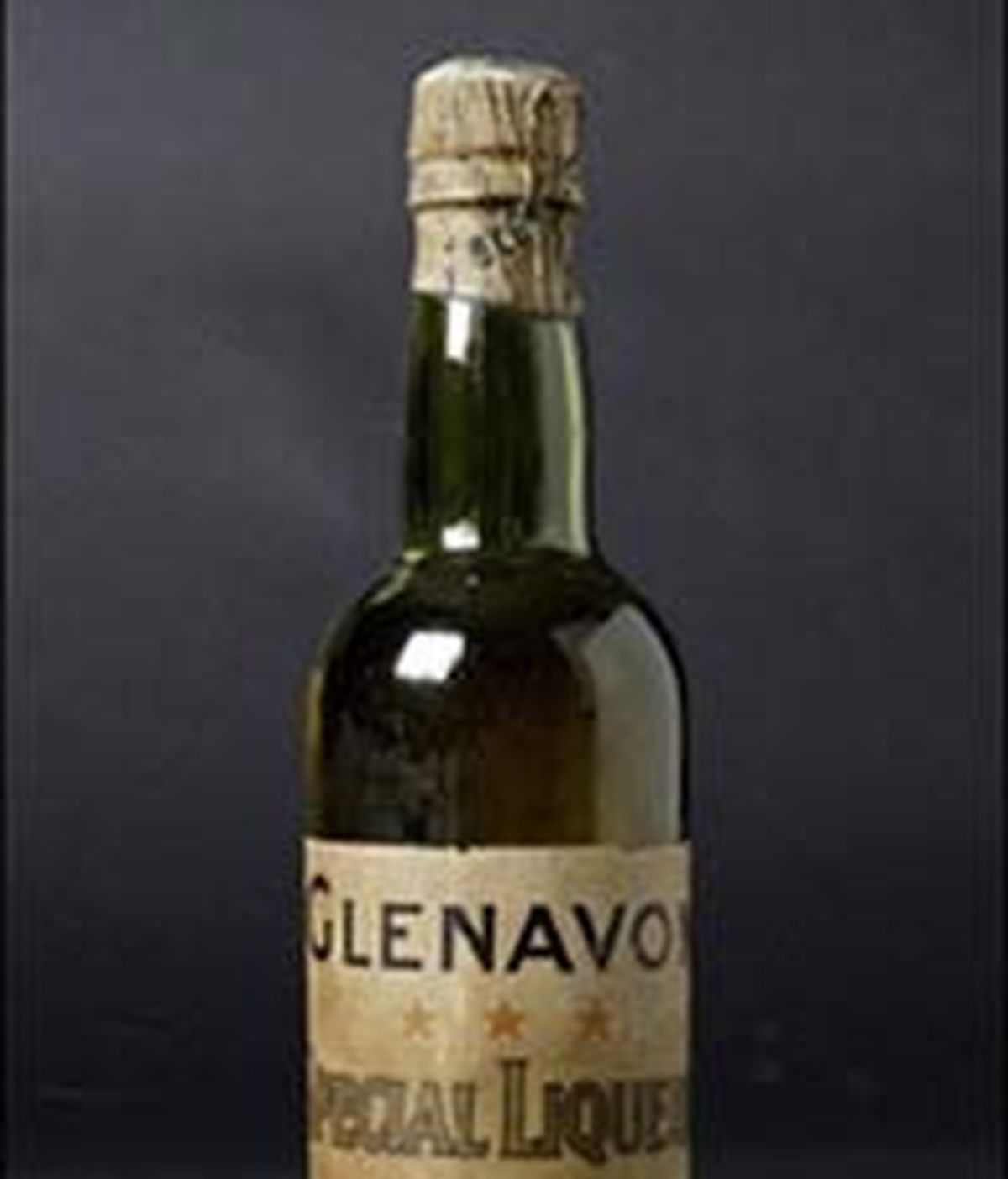 Una de las botellas más antiguas del mundo, adjudicada en una subasta por 21.990 euros. Foto: elporvenir.com