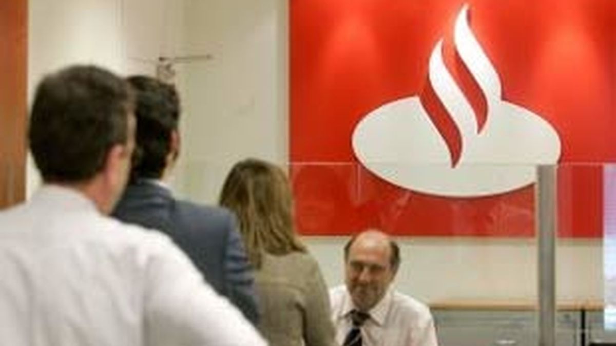El Santander ha anunciado que obtuvo un beneficio neto atribuido de 8.876 millones de euros en 2008. Foto. EFE.