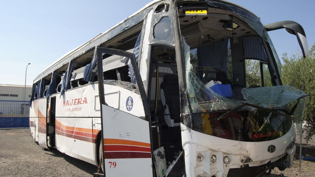 Una colisión entre dos turismos y un autobús en Manzanares se salda con 53 heridos