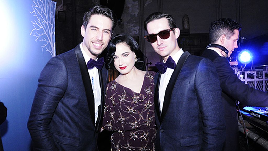 Junto a la gran Dita Von Teese, vestidos con trajes de García Madrid