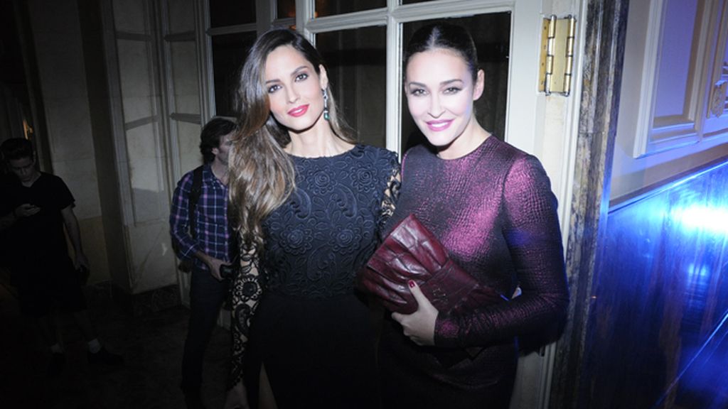 Ariadne Artiles y Vicky Martín Berrocal, ambas vestidas con diseños de la andaluza