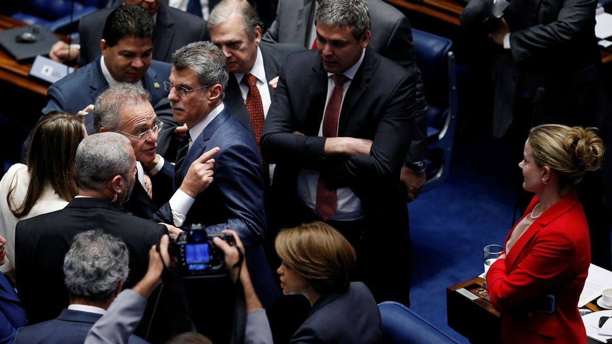La bronca entre senadores obliga a suspender la sesión del 'impeachment' contra Rousseff