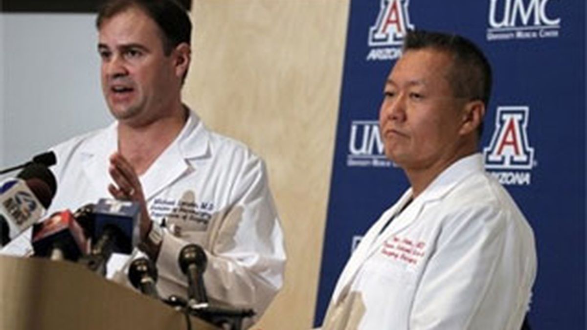 Los médicos no han detallado en qué estado puede quedar la congresista Giffords si sobrevive. Foto: AP