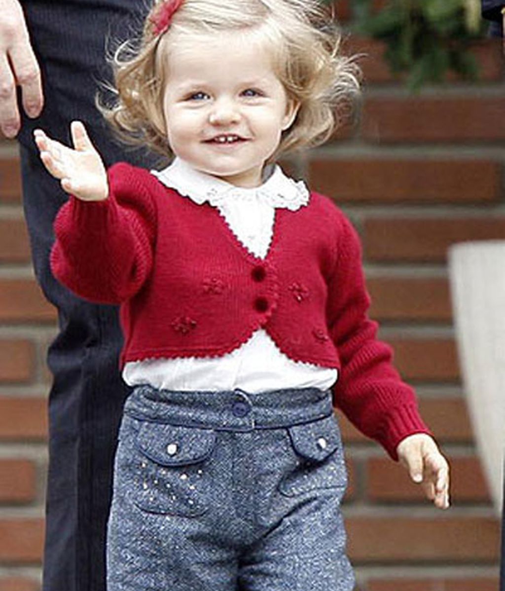 Visita a su hermana recién nacida