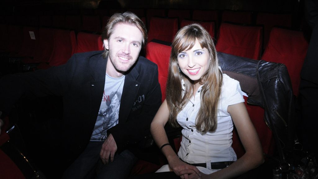 Manu Velasco junto a Mery Cabezuelo, protagonista de "Quítate de en-médium" que estará en Microteatro hasta el 21 de noviembre