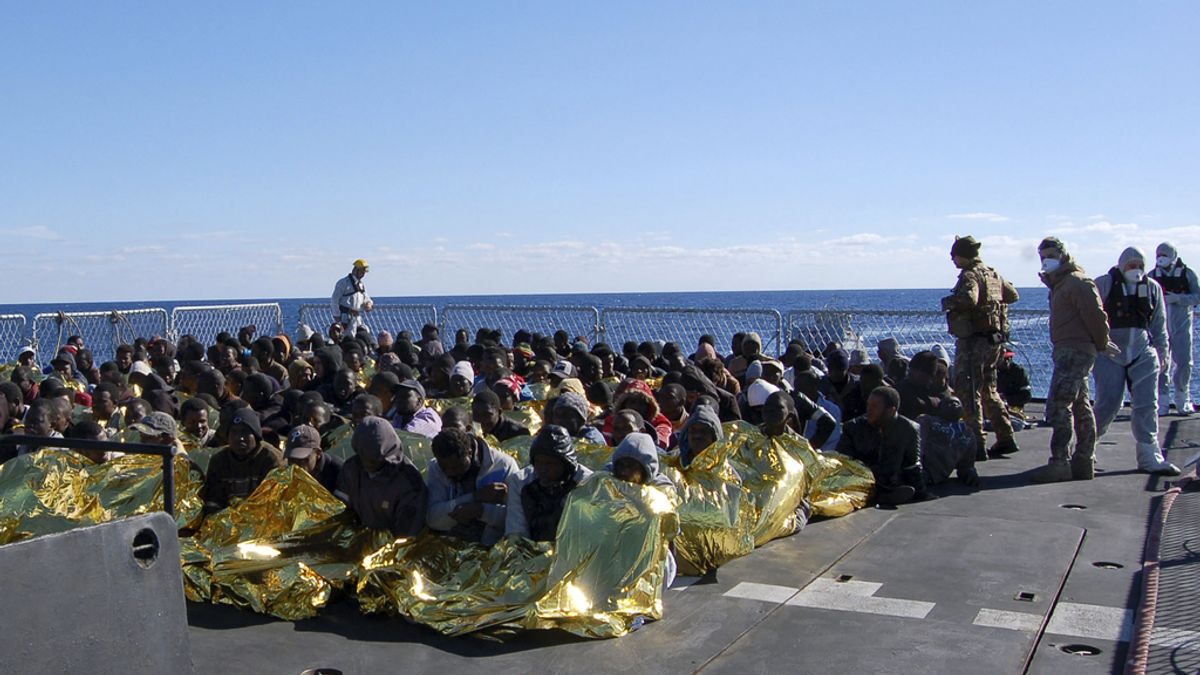 Rescatados un millar de inmigrantes en Italia