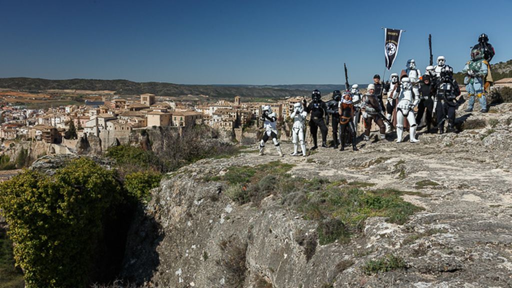 La Guardia Imperial pasea por el casco histórico de Cuenca