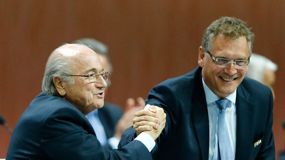 Jerome Valcke, secretario general de la FIFA, con Blatter